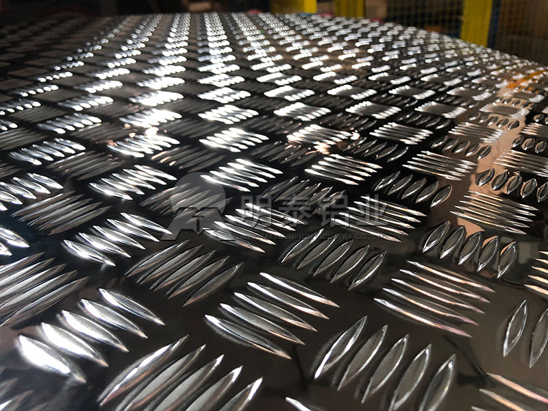 明泰鋁業(yè)花紋鋁板分類有哪些？五條筋花紋板價格多少？