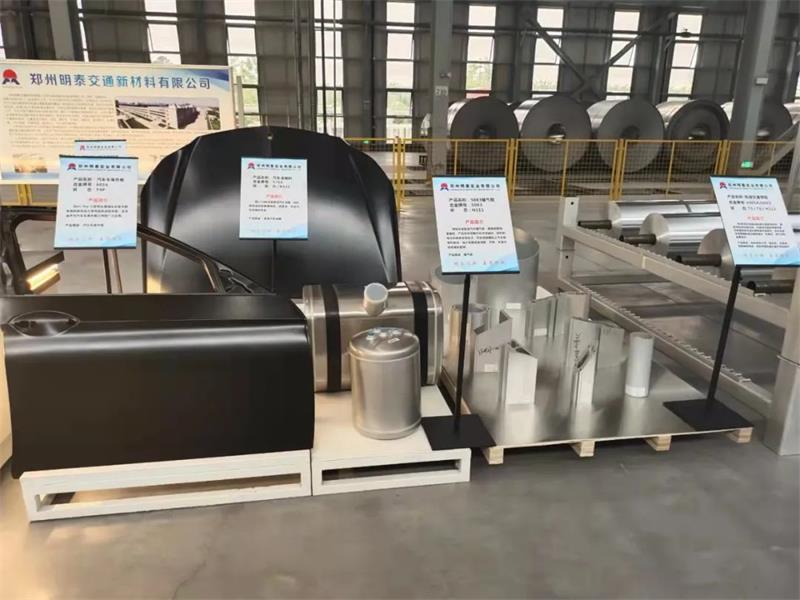 河南省委書(shū)記樓陽(yáng)生、省長(zhǎng)王凱蒞臨明泰鋁業(yè)子公司明晟新材料參觀調(diào)研