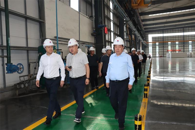山東省臨朐縣黨政考察團到明泰鋁業(yè)參觀考察